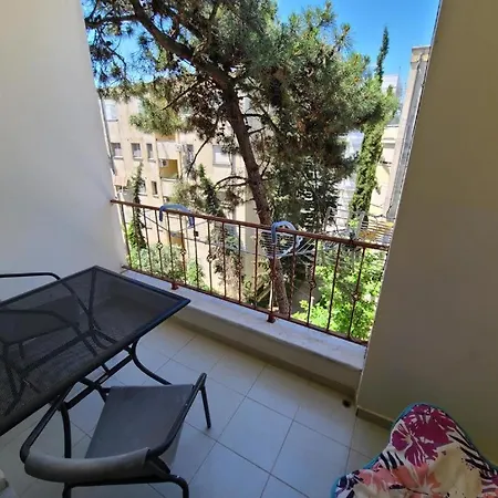 Bora's Apartment, Διαμέρισμα Golem (Tirana)